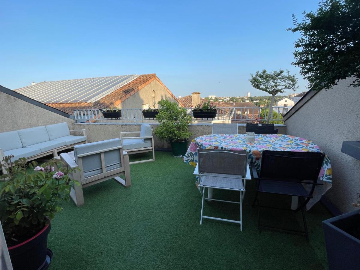 Grand Appartement Hypercentre Avec Terrasse Et Parking Poitiers Eksteriør bilde